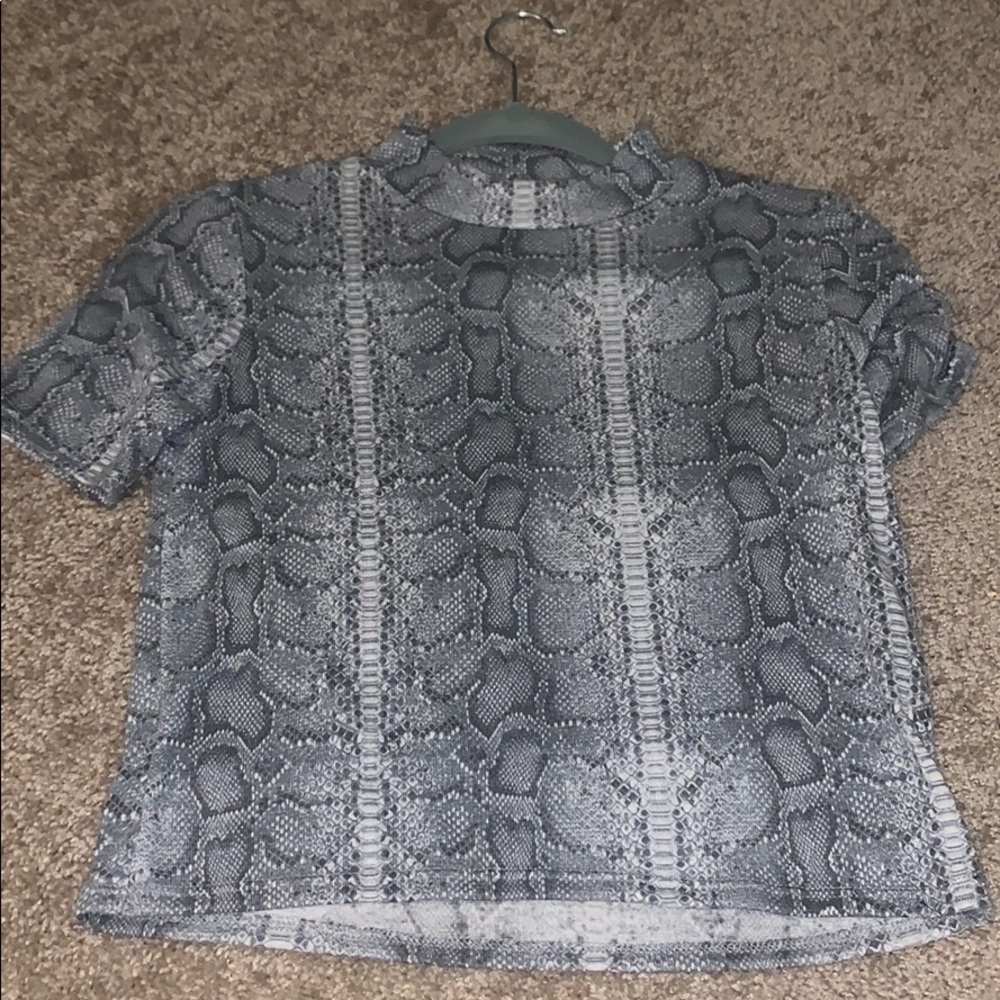 Snake-skin short sleeve top